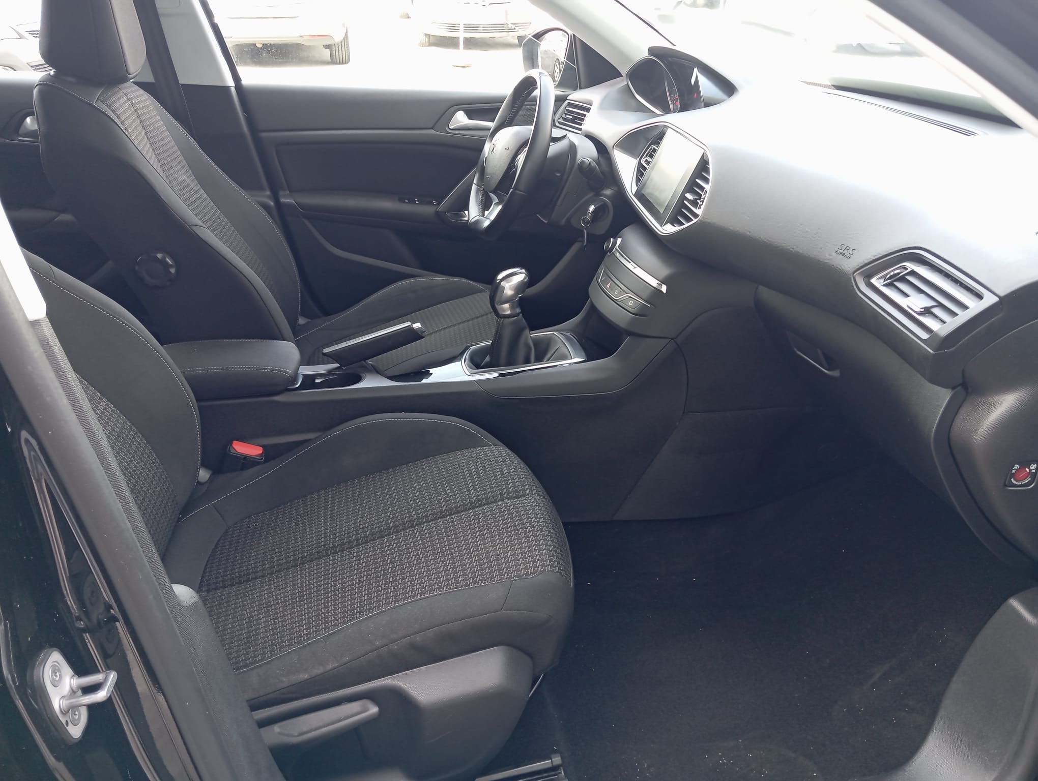 
								PEUGEOT 308 BUSINESS 1.6 HDI lleno									