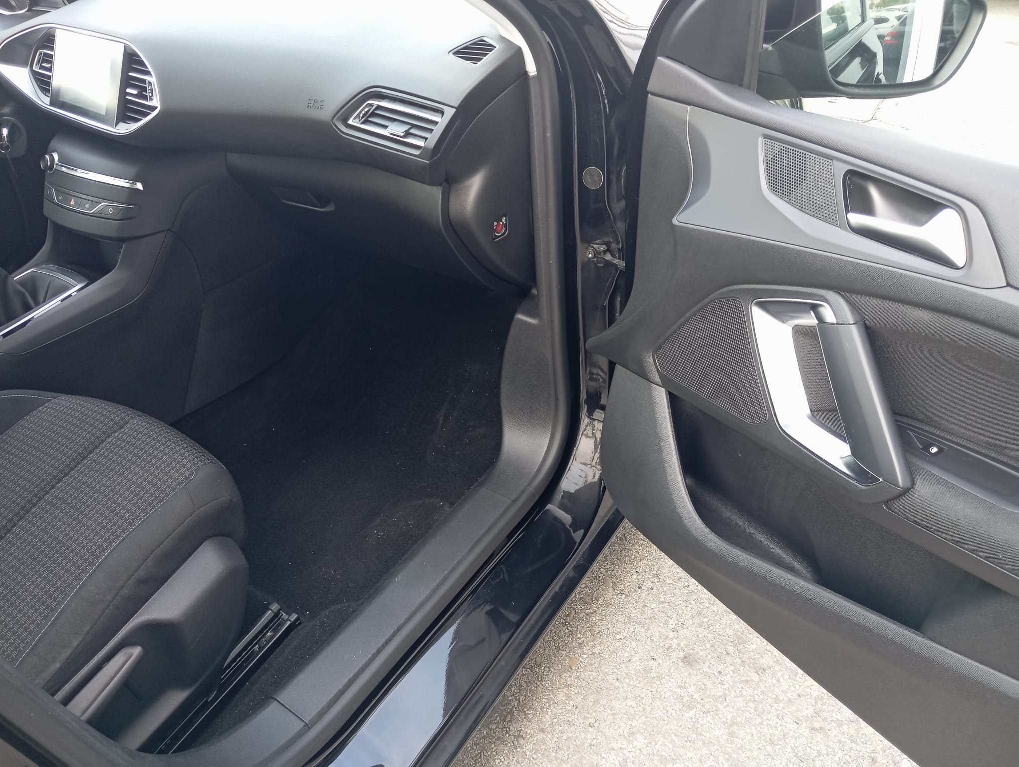 
								PEUGEOT 308 BUSINESS 1.6 HDI lleno									