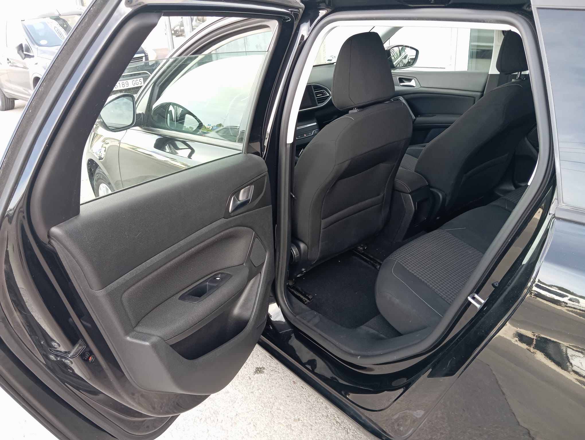 
								PEUGEOT 308 BUSINESS 1.6 HDI lleno									