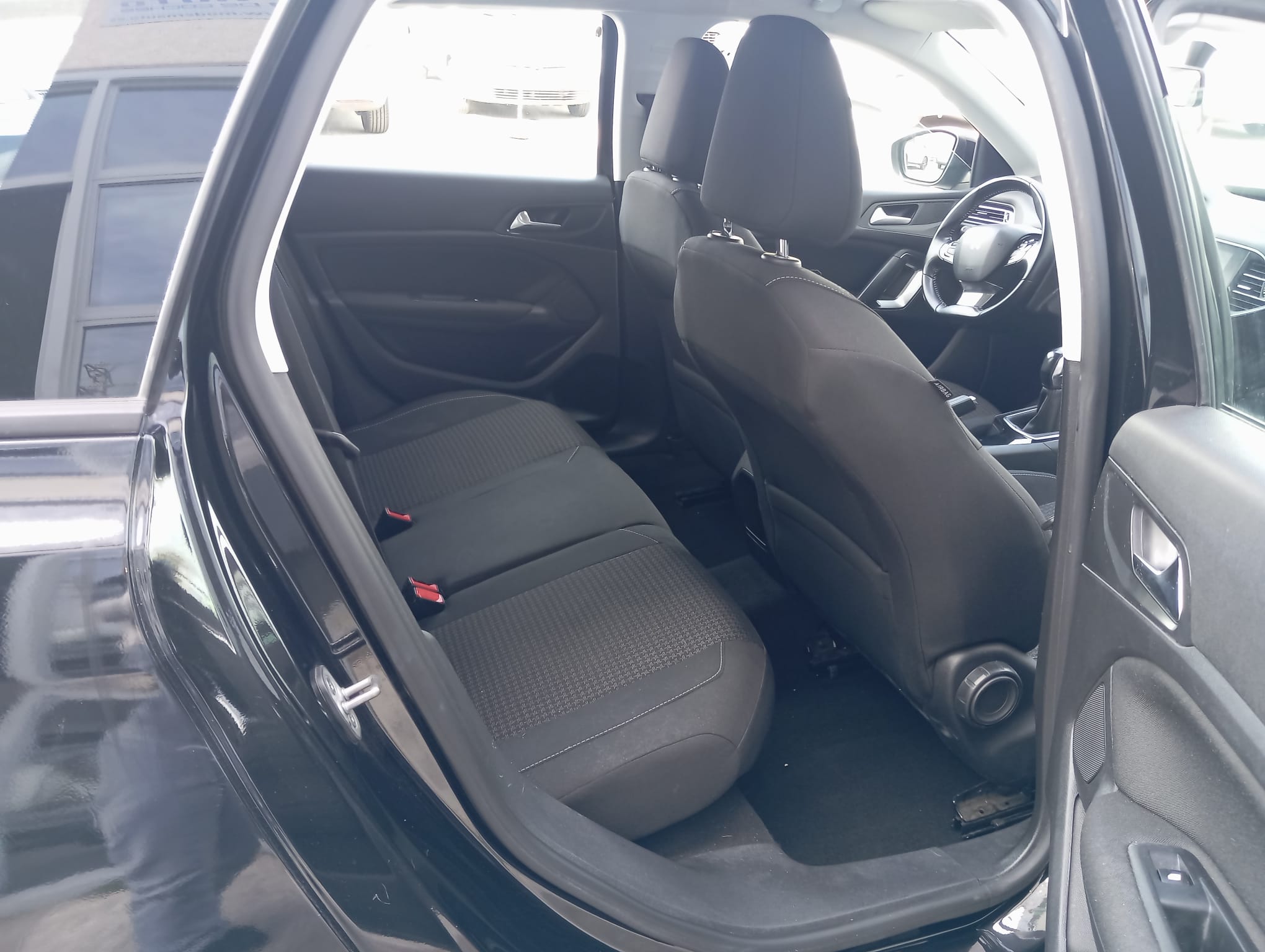 
								PEUGEOT 308 BUSINESS 1.6 HDI lleno									