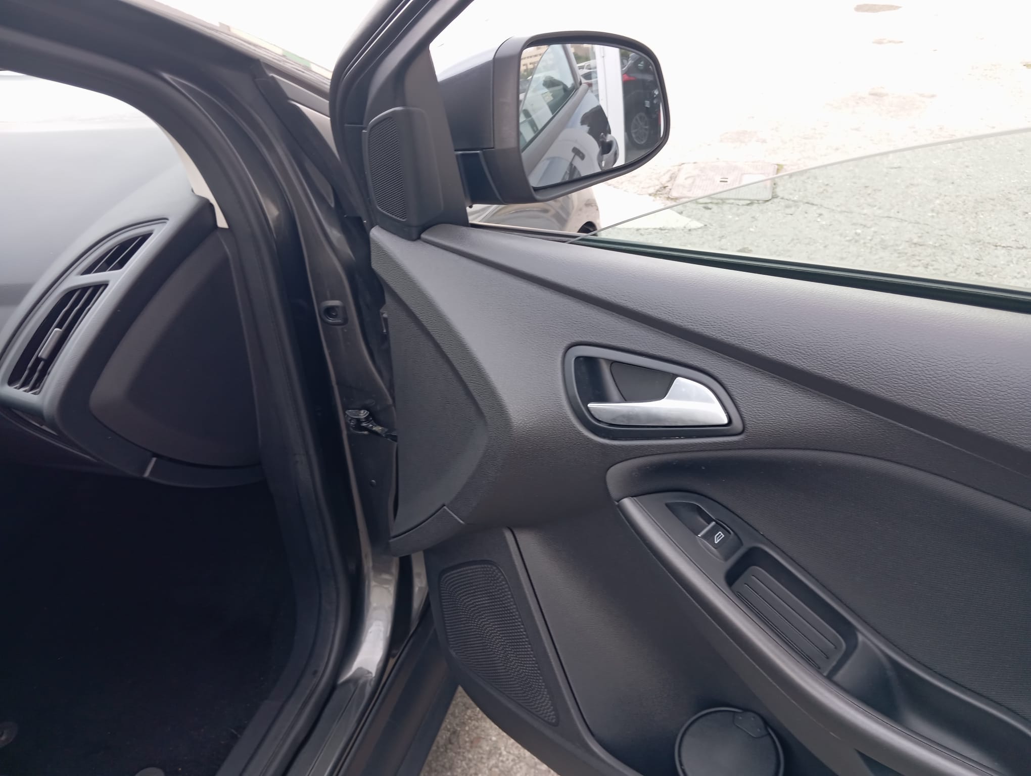 
								FORD FOCUS DYB 1.0 lleno									