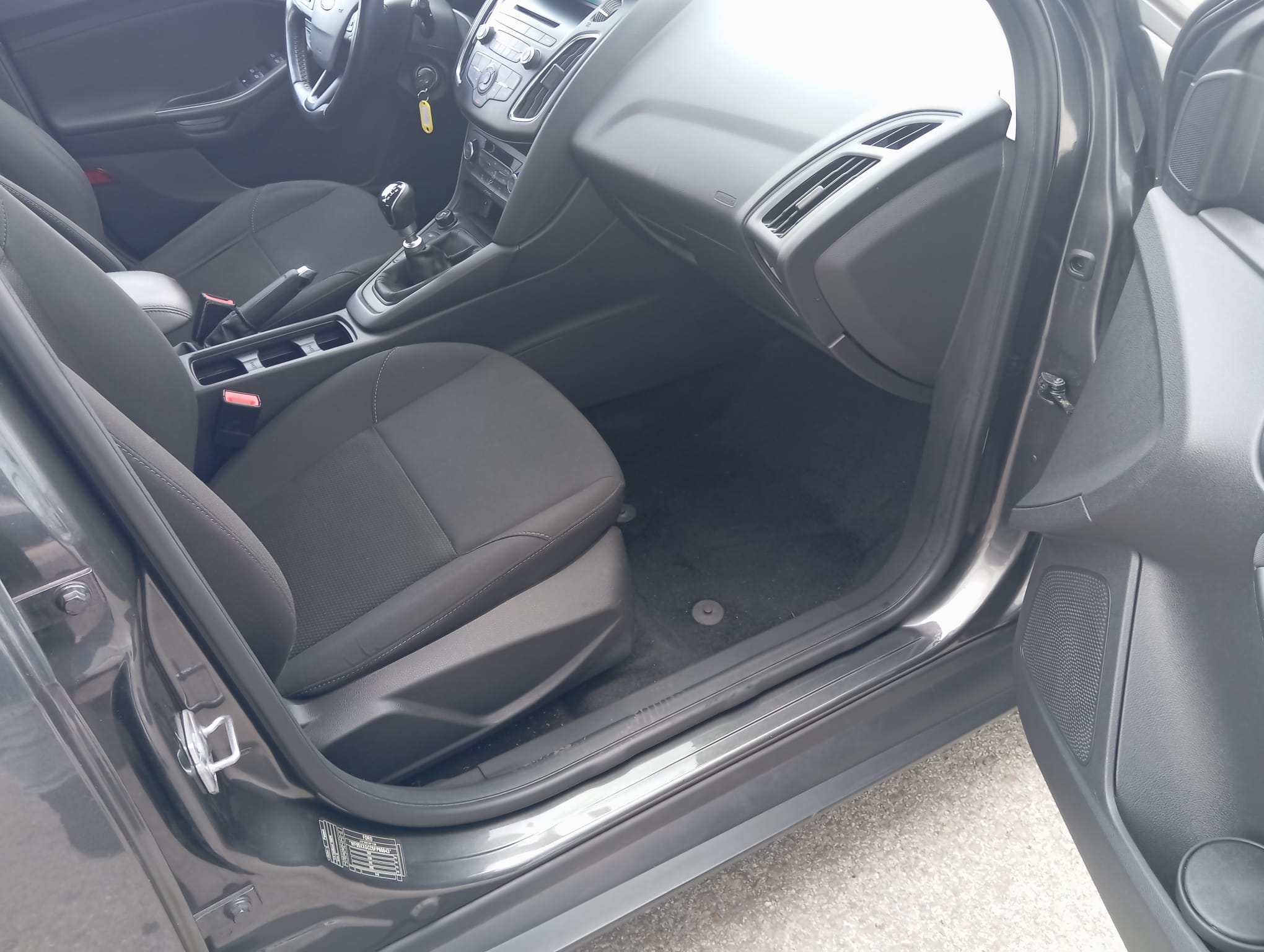 
								FORD FOCUS DYB 1.0 lleno									