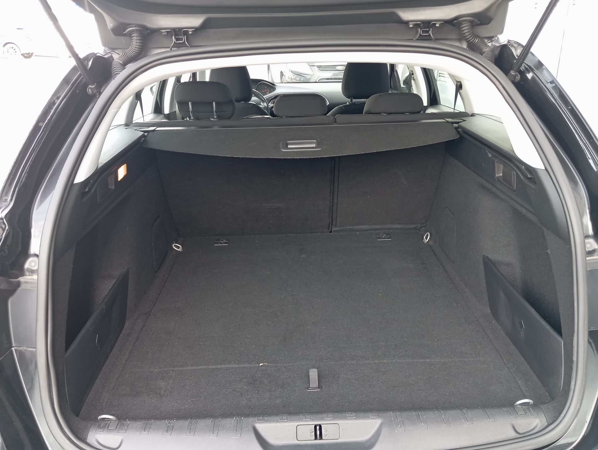 
								PEUGEOT 308 BUSINESS 1.6 HDI lleno									