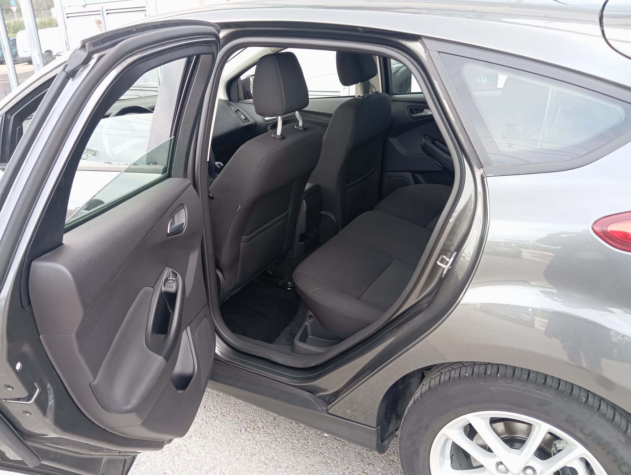
								FORD FOCUS DYB 1.0 lleno									