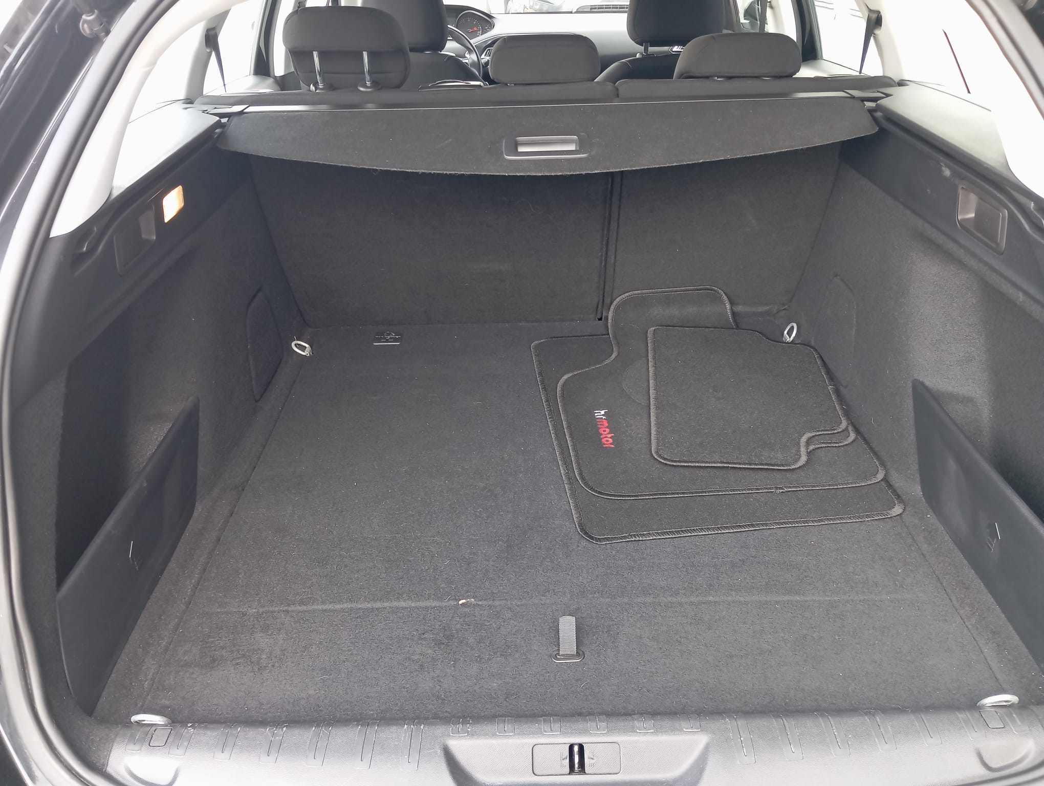 
								PEUGEOT 308 BUSINESS 1.6 HDI lleno									