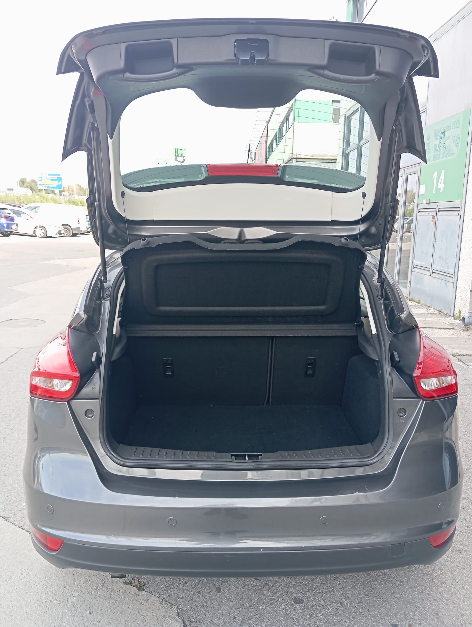 
								FORD FOCUS DYB 1.0 lleno									
