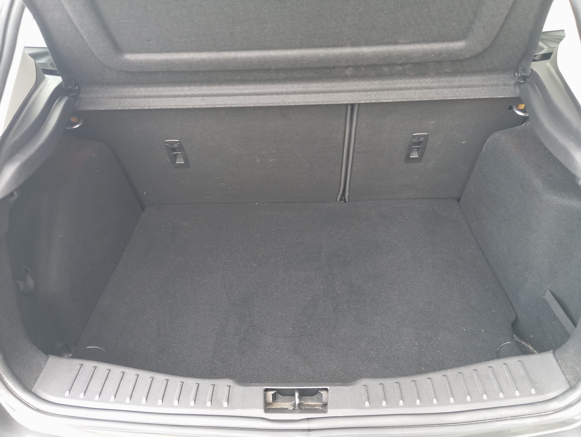 
								FORD FOCUS DYB 1.0 lleno									