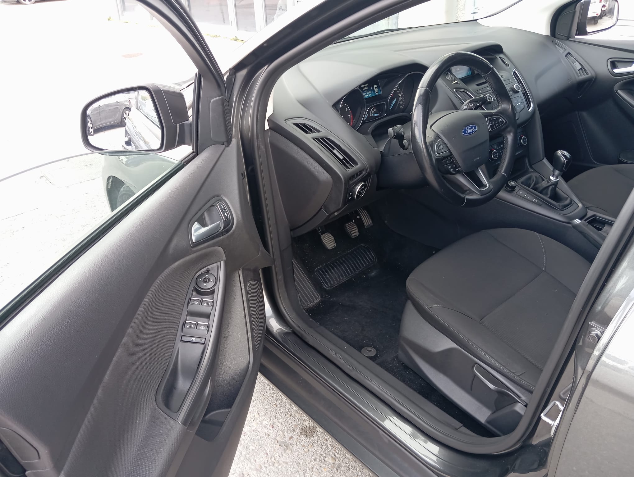 
								FORD FOCUS DYB 1.0 lleno									