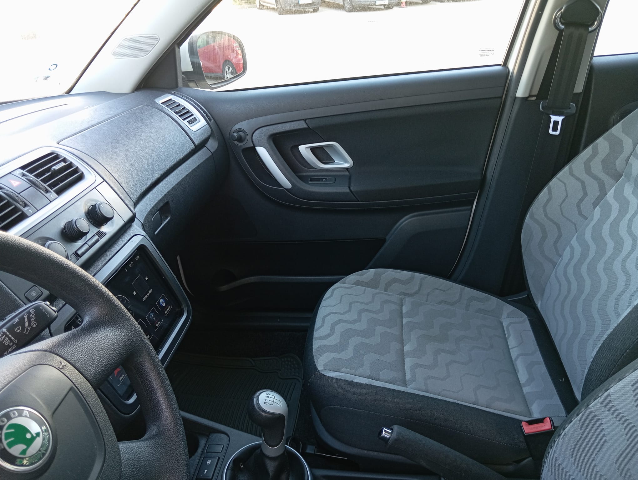 
								SKODA FABIA 1.2 lleno									