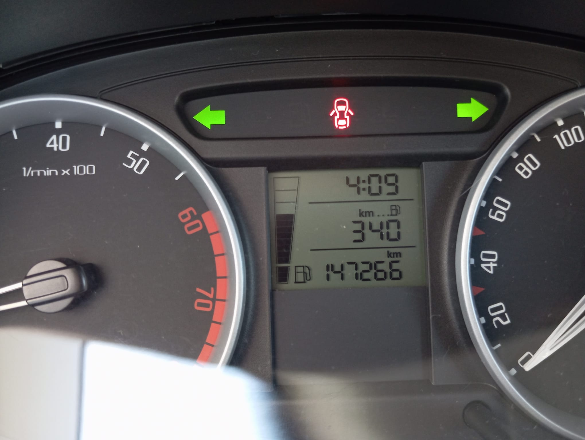 
								SKODA FABIA 1.2 lleno									
