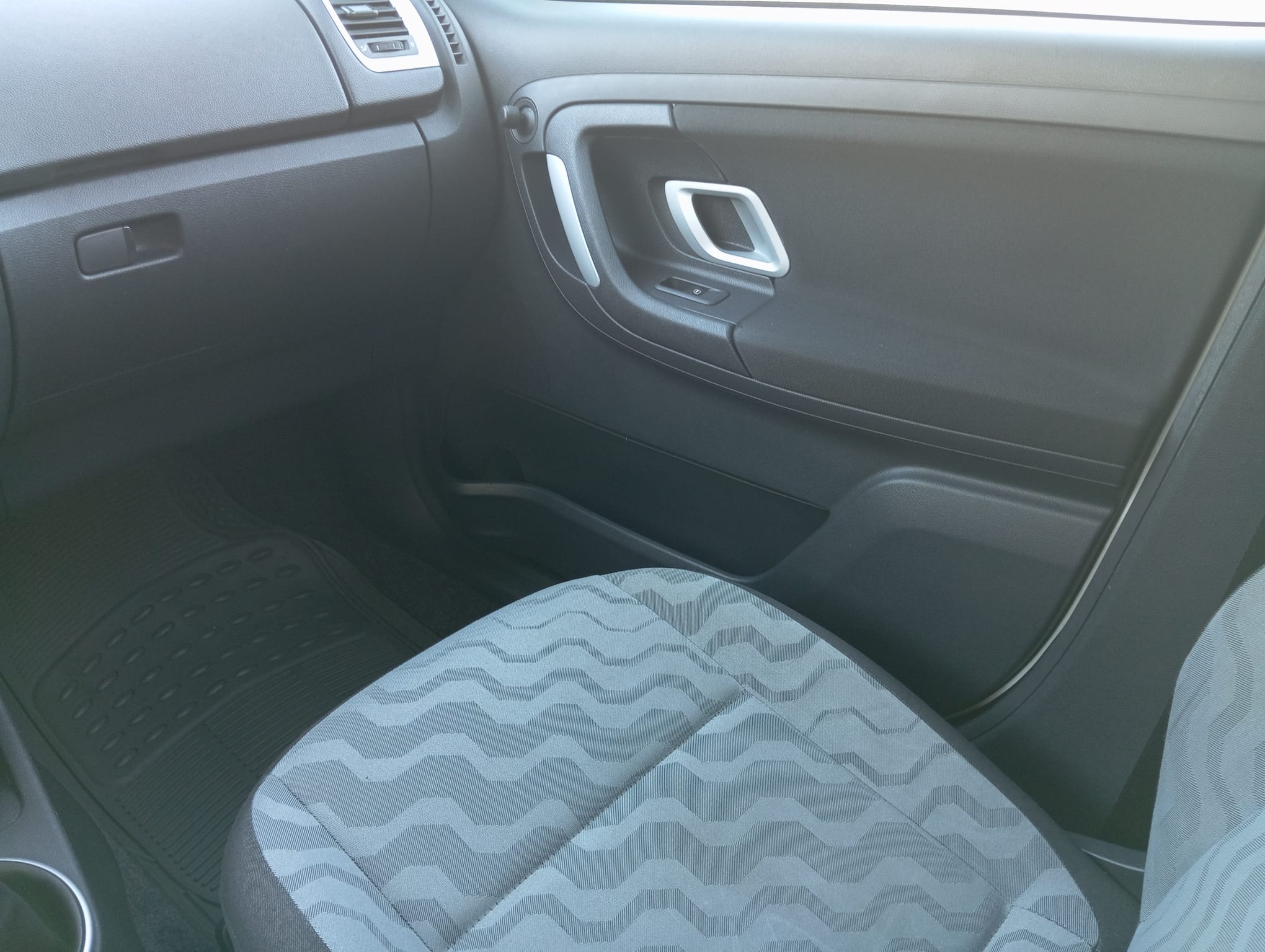 
								SKODA FABIA 1.2 lleno									