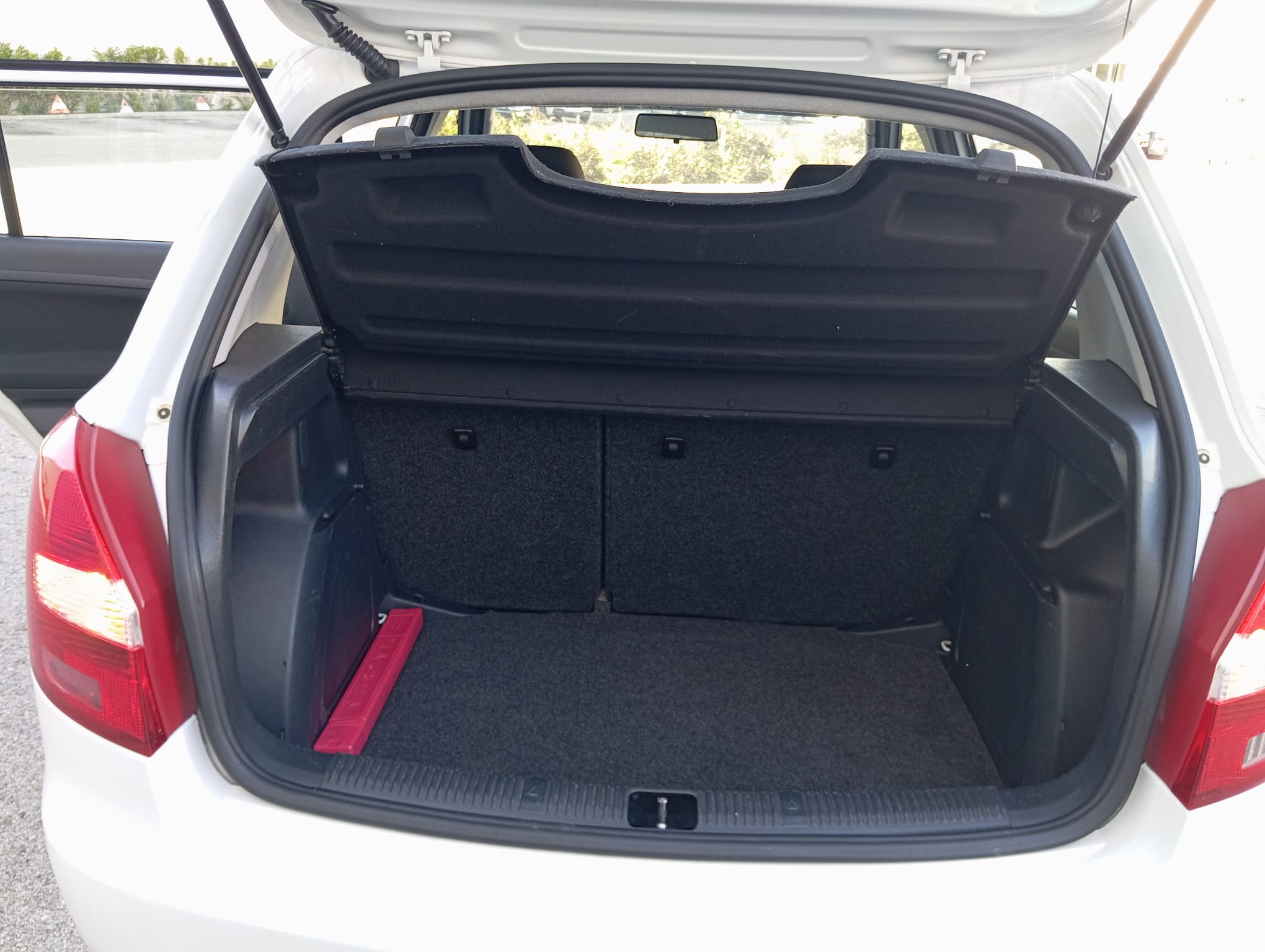 
								SKODA FABIA 1.2 lleno									