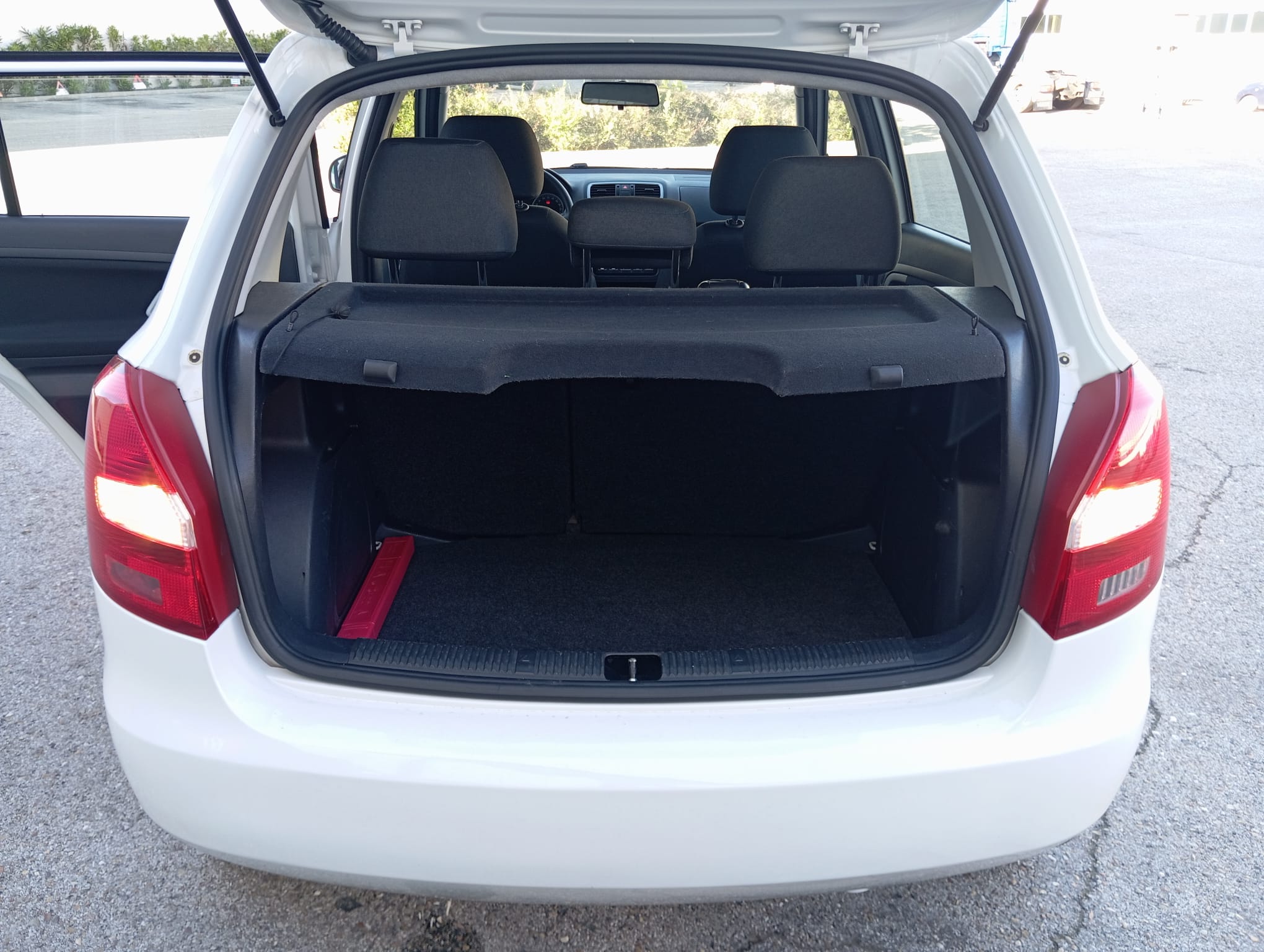
								SKODA FABIA 1.2 lleno									
