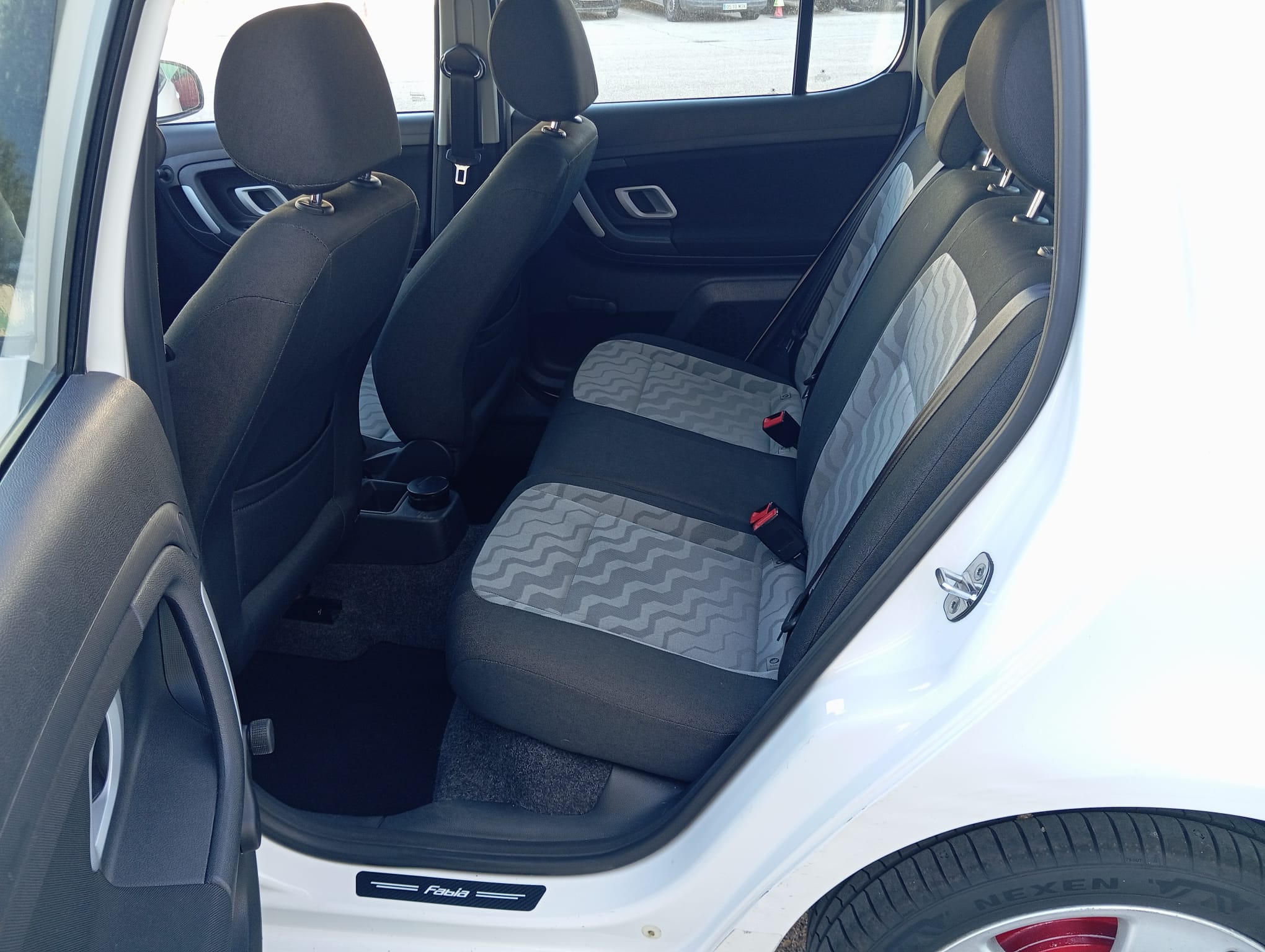 
								SKODA FABIA 1.2 lleno									